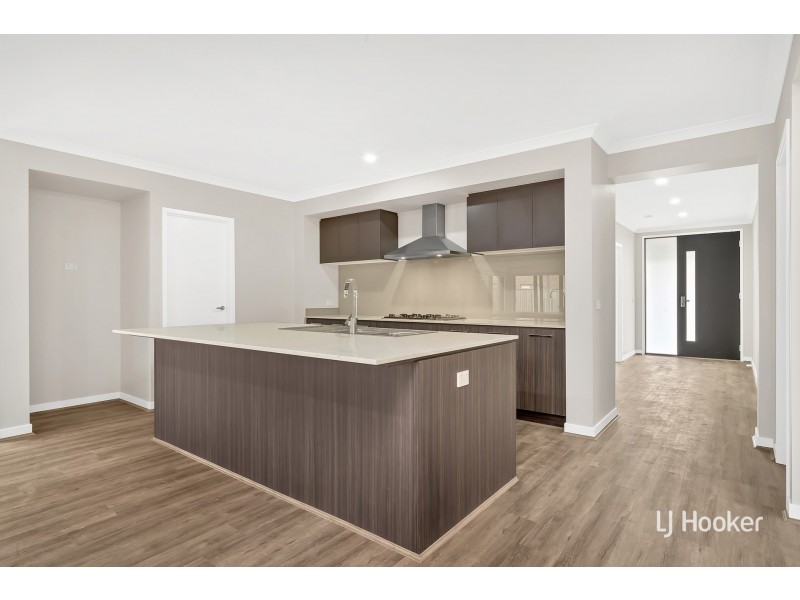 22 Burnett Way, Clyde North VIC 3978