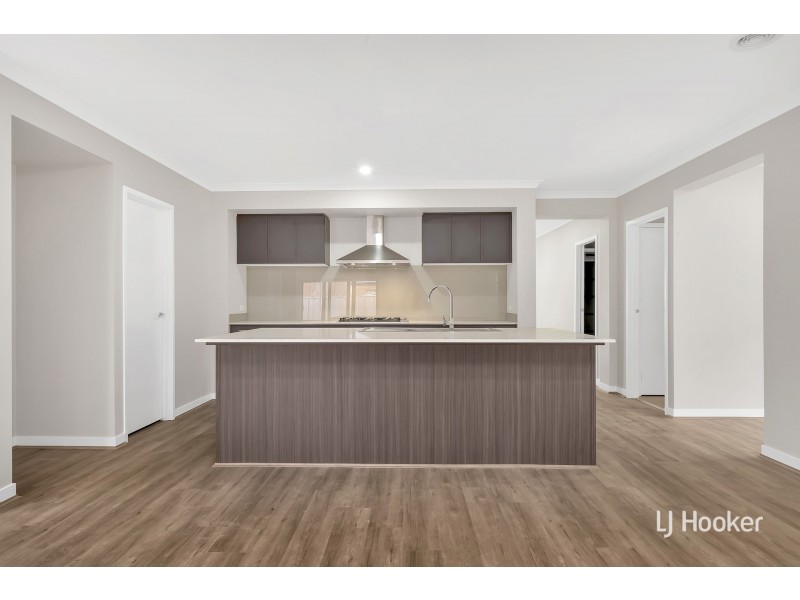 22 Burnett Way, Clyde North VIC 3978