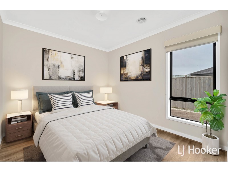 22 Burnett Way, Clyde North VIC 3978