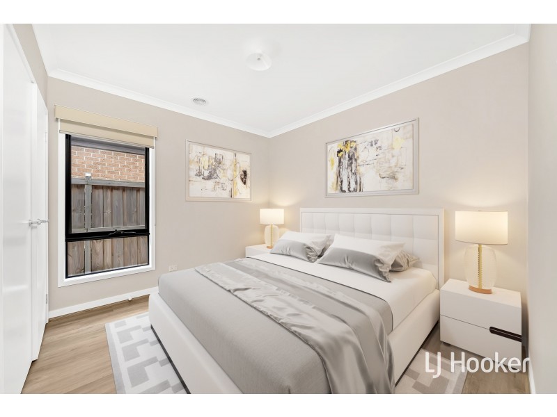 22 Burnett Way, Clyde North VIC 3978