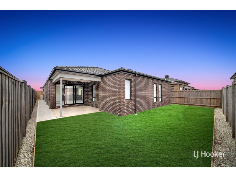 22 Burnett Way, Clyde North VIC 3978