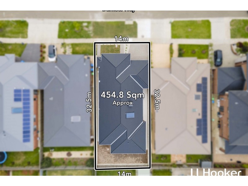 22 Burnett Way, Clyde North VIC 3978