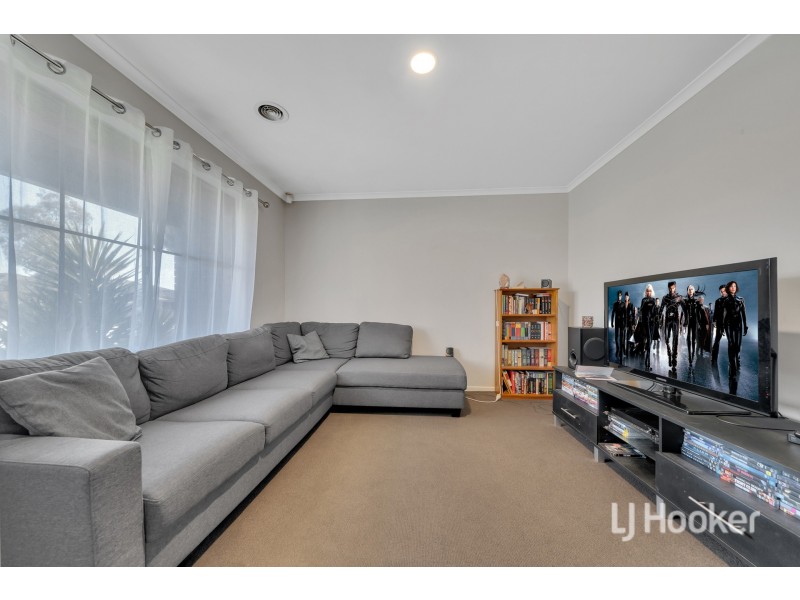 45 Miralie Way, Cranbourne West VIC 3977