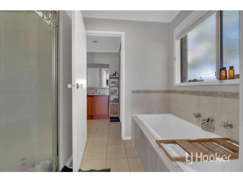 45 Miralie Way, Cranbourne West VIC 3977