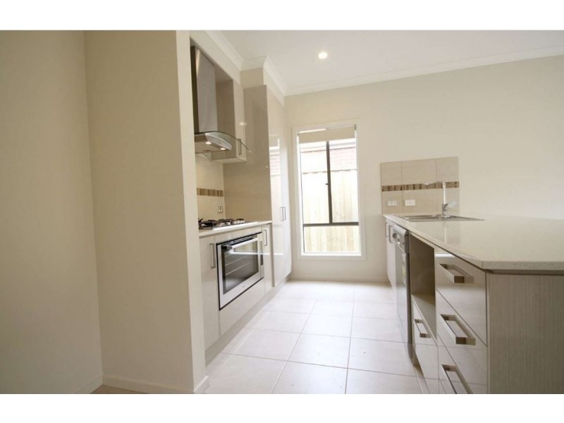 18 Barcelona Avenue, Clyde North VIC 3978