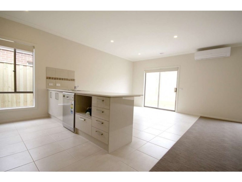 18 Barcelona Avenue, Clyde North VIC 3978