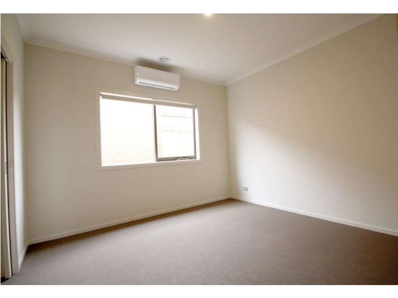 18 Barcelona Avenue, Clyde North VIC 3978