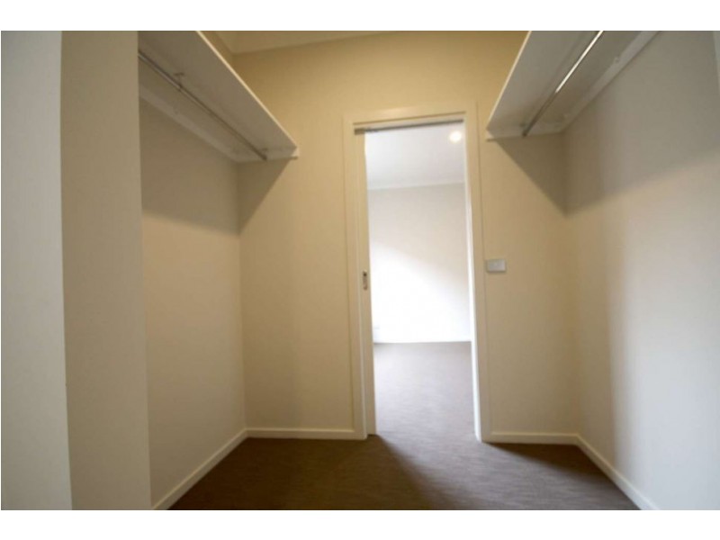 18 Barcelona Avenue, Clyde North VIC 3978