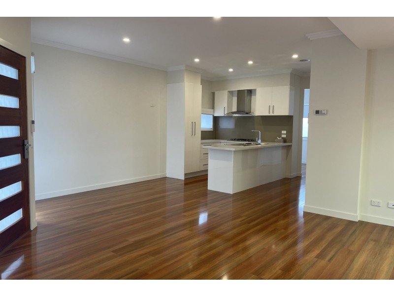 2/13 Green Valley Crescent, Hampton Park VIC 3976