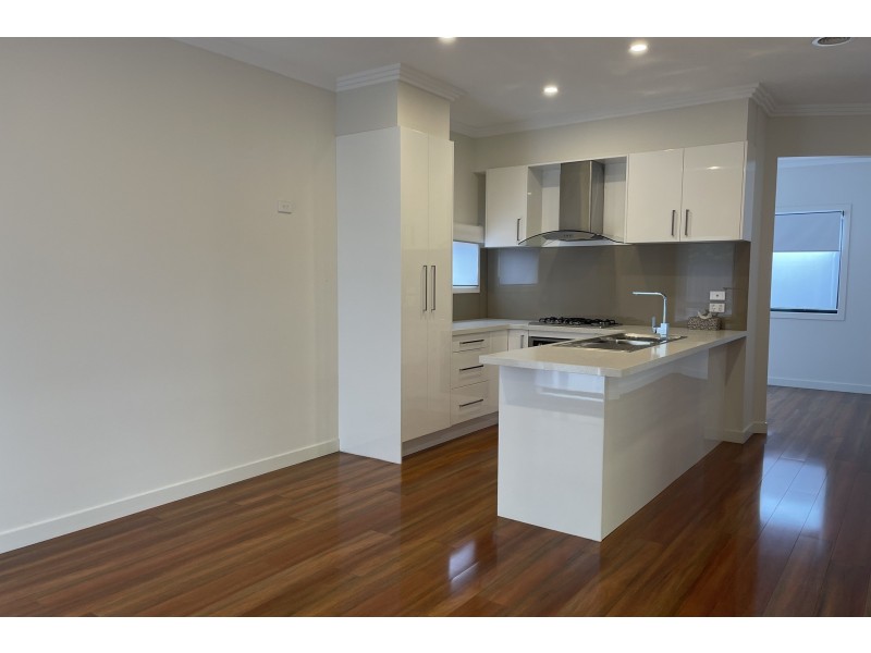 2/13 Green Valley Crescent, Hampton Park VIC 3976