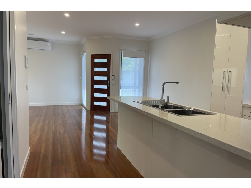 2/13 Green Valley Crescent, Hampton Park VIC 3976