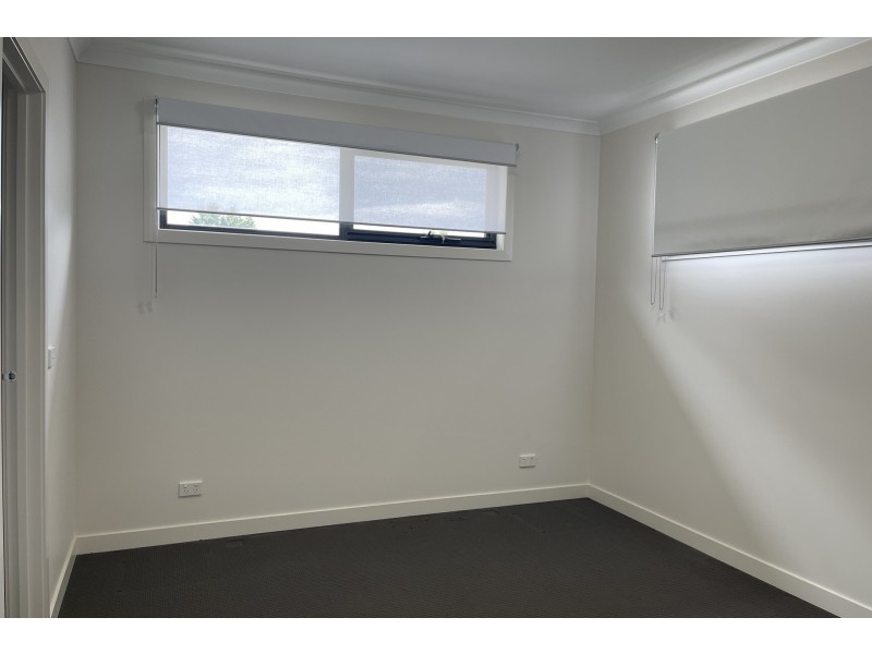 2/13 Green Valley Crescent, Hampton Park VIC 3976