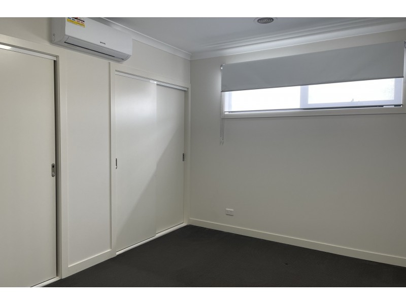 2/13 Green Valley Crescent, Hampton Park VIC 3976