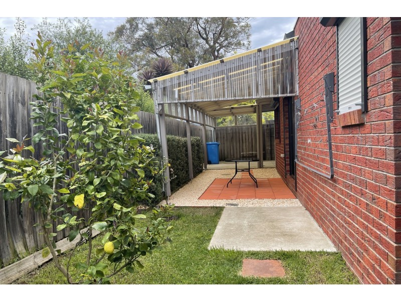 2/13 Green Valley Crescent, Hampton Park VIC 3976