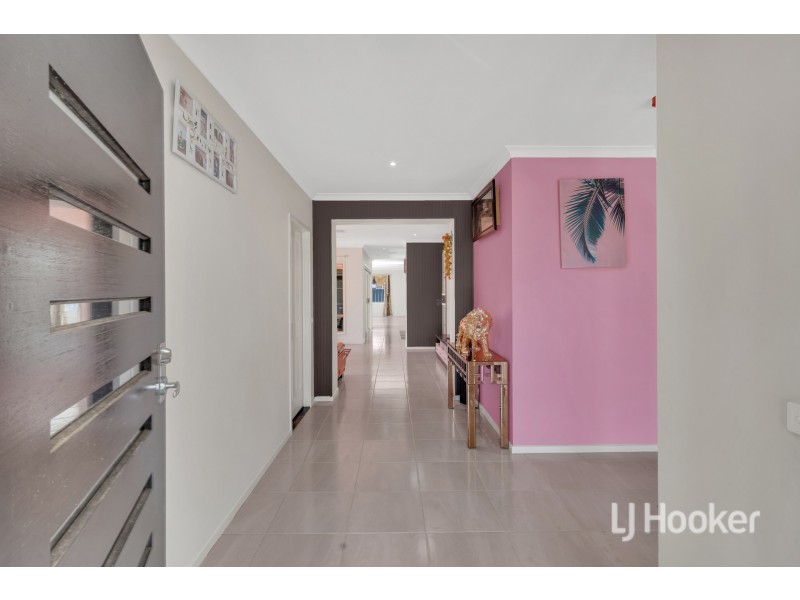 150 Elmslie Drive, Cranbourne East VIC 3977