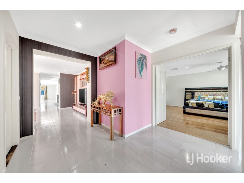 150 Elmslie Drive, Cranbourne East VIC 3977