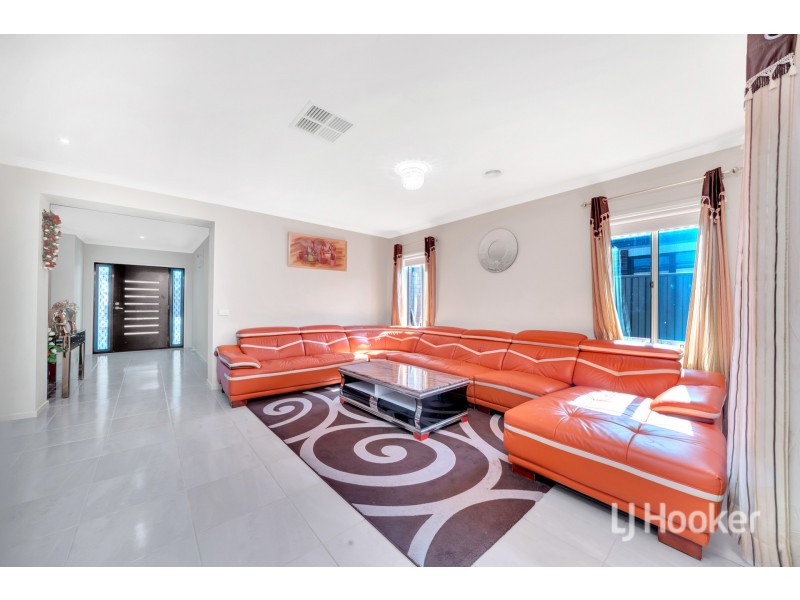 150 Elmslie Drive, Cranbourne East VIC 3977