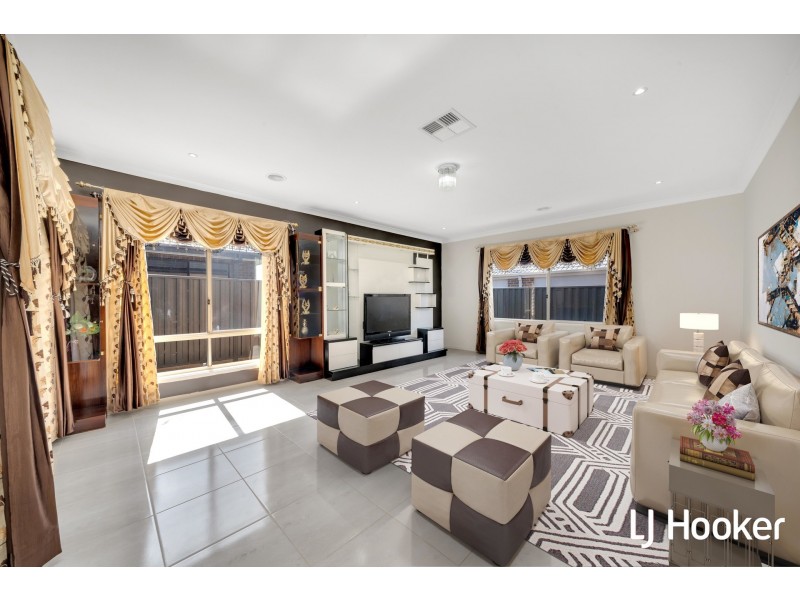 150 Elmslie Drive, Cranbourne East VIC 3977
