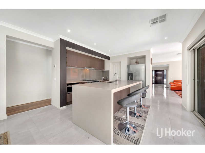 150 Elmslie Drive, Cranbourne East VIC 3977