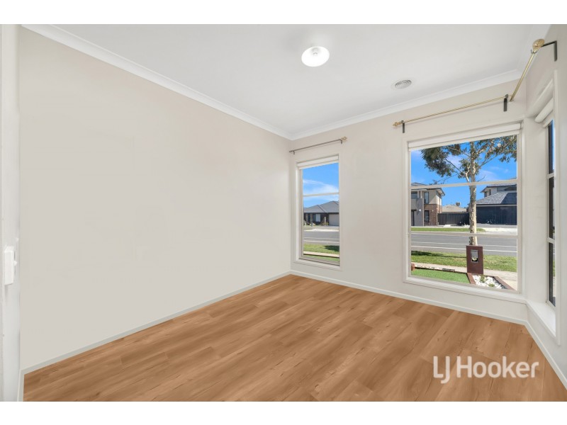 150 Elmslie Drive, Cranbourne East VIC 3977