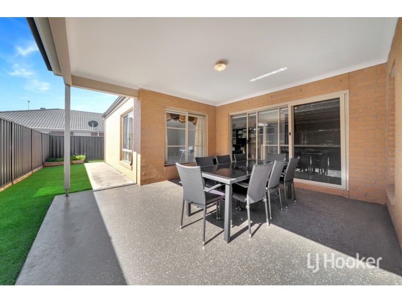 150 Elmslie Drive, Cranbourne East VIC 3977