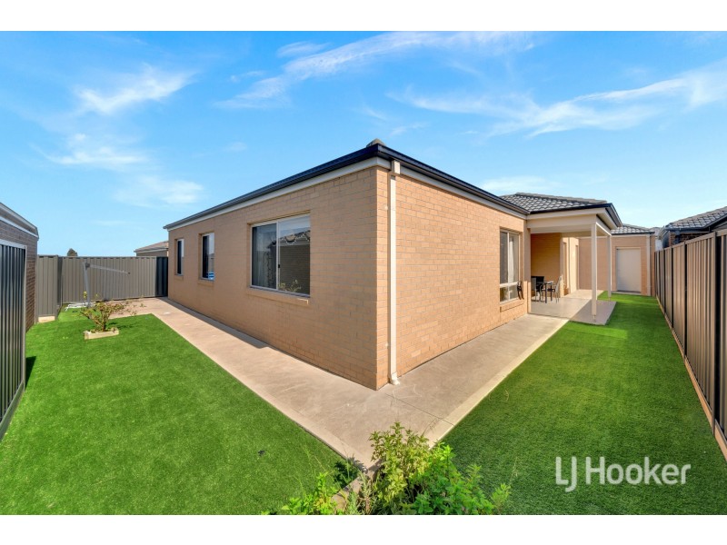 150 Elmslie Drive, Cranbourne East VIC 3977