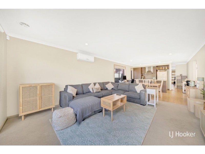 12 Hestia Avenue, Cranbourne West VIC 3977