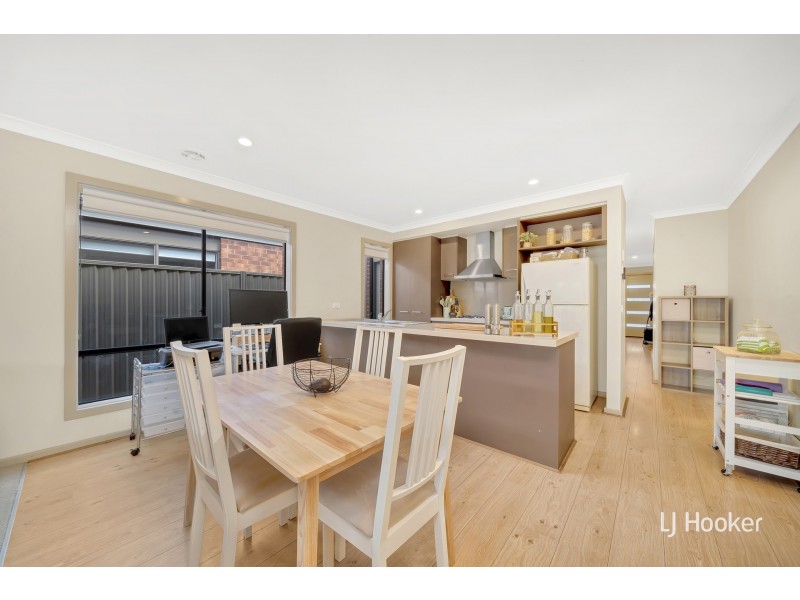 12 Hestia Avenue, Cranbourne West VIC 3977