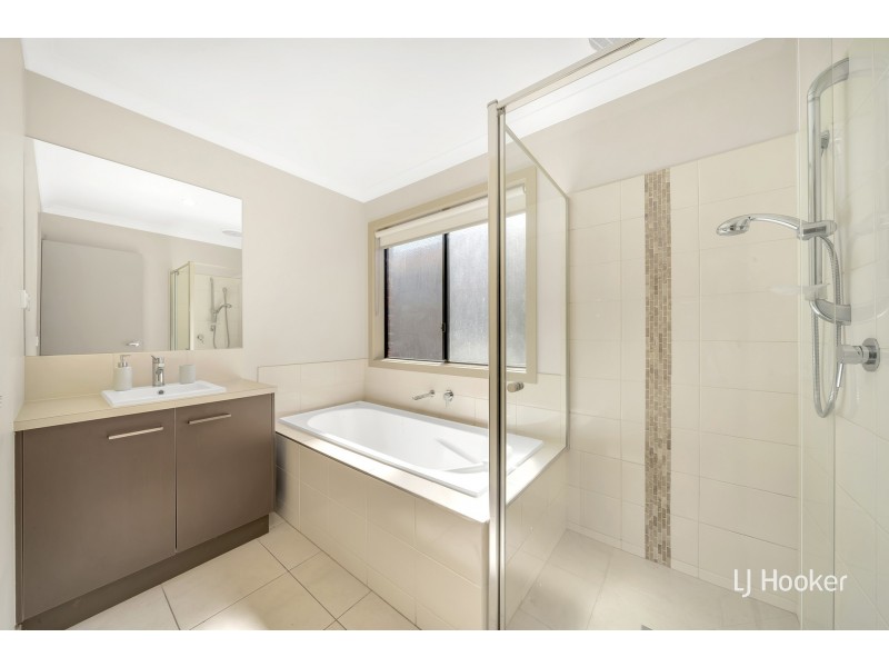 12 Hestia Avenue, Cranbourne West VIC 3977