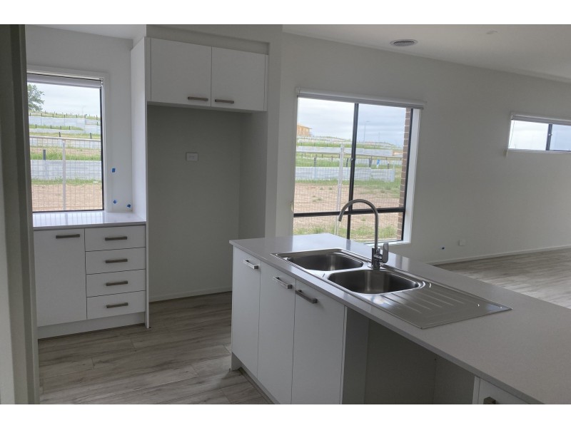 17 Excalibur Street, Berwick VIC 3806