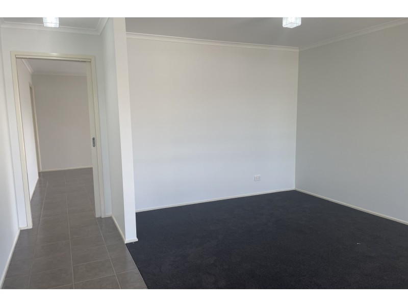 12 Webster Way, Pakenham VIC 3810