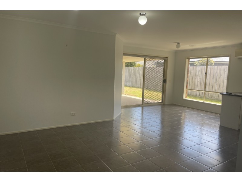 12 Webster Way, Pakenham VIC 3810