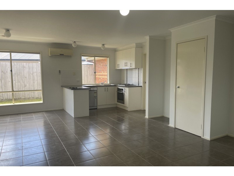 12 Webster Way, Pakenham VIC 3810