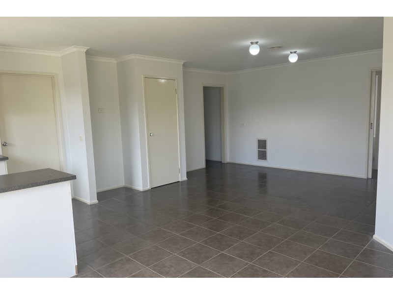 12 Webster Way, Pakenham VIC 3810