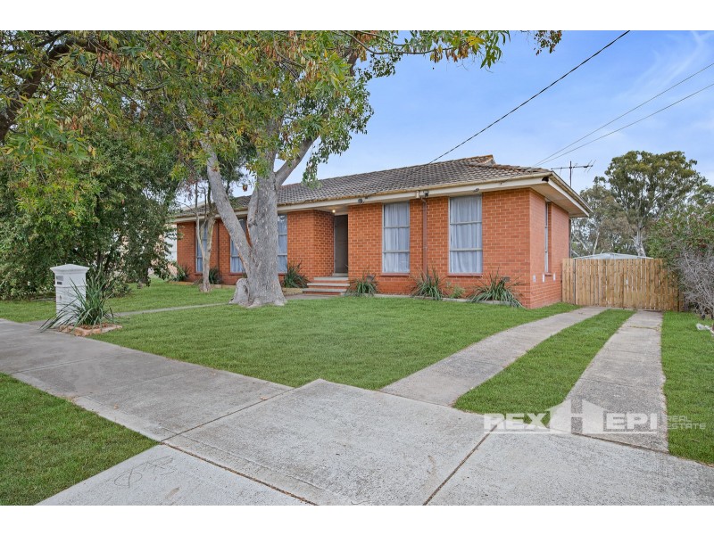 16 Village Drive, Hampton Park VIC 3976
