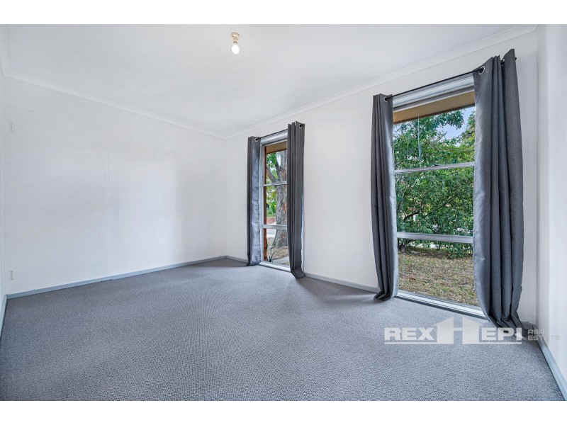 16 Village Drive, Hampton Park VIC 3976