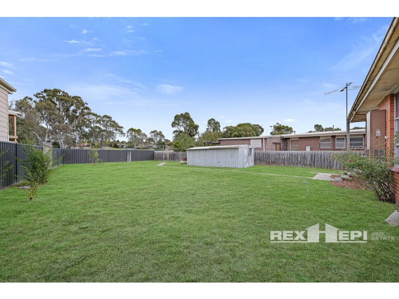 16 Village Drive, Hampton Park VIC 3976