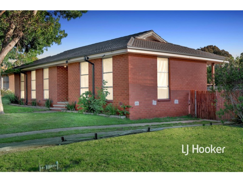 16 Village Drive, Hampton Park VIC 3976