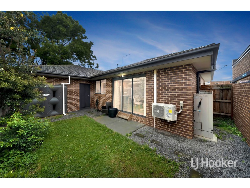 2/15 Elizabeth Street, Cranbourne North VIC 3977