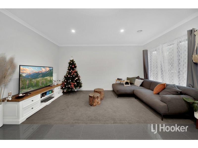 2/15 Elizabeth Street, Cranbourne North VIC 3977