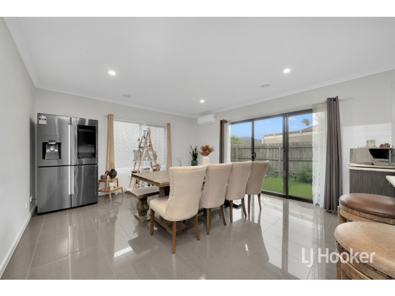2/15 Elizabeth Street, Cranbourne North VIC 3977