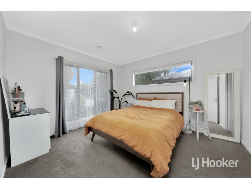 2/15 Elizabeth Street, Cranbourne North VIC 3977