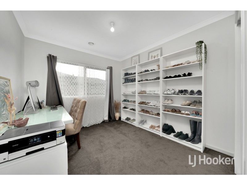 2/15 Elizabeth Street, Cranbourne North VIC 3977