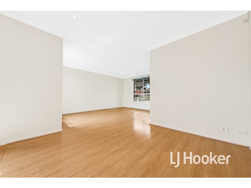 28 Strabane Way, Hampton Park VIC 3976