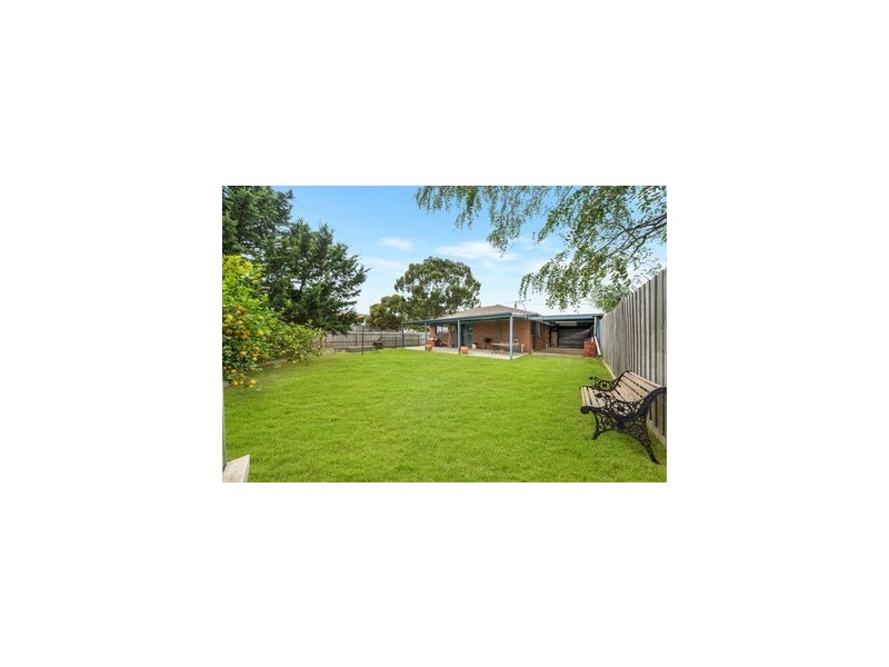 1 Caroline Crescent, Cranbourne West VIC 3977