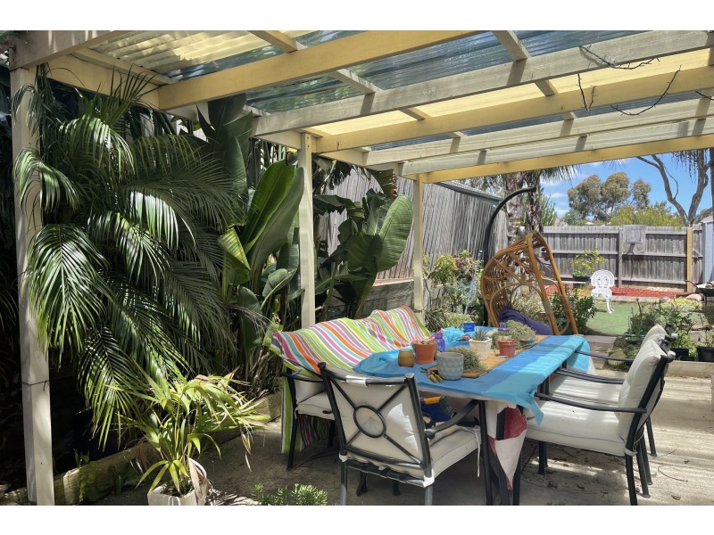 11 Sandalwood Grove, Carrum Downs VIC 3201