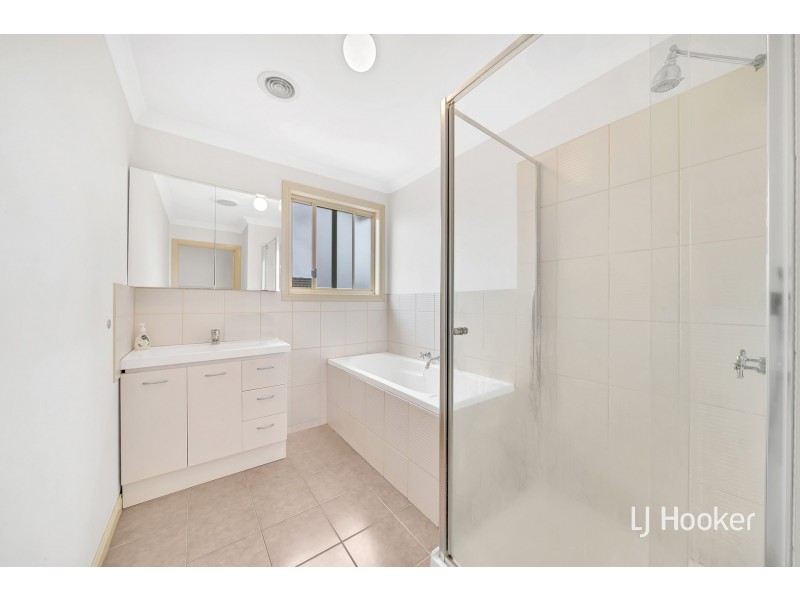 1/27-33 Coral Drive, Hampton Park VIC 3976