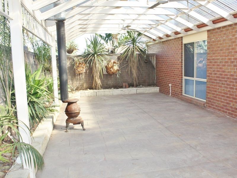 18 Henry Lawson Drive, Lynbrook VIC 3975