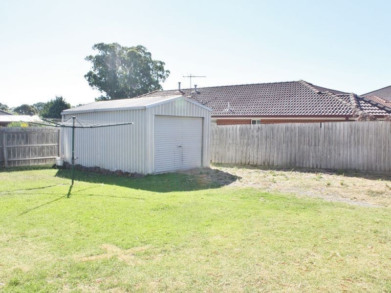 18 Henry Lawson Drive, Lynbrook VIC 3975