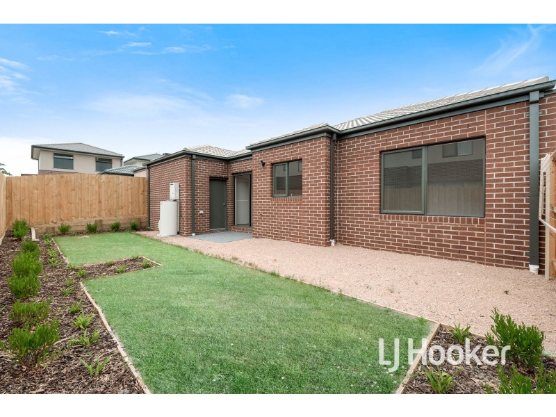 6 Tapas Court, Lynbrook VIC 3975